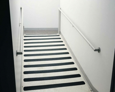 Противоскользящая лента 3M Safety-Walk 620 универсальная прозрачная 25мм