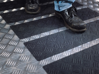 Противоскользящая лента 3M Safety-Walk 710 грубая зернистость, черная 51 мм